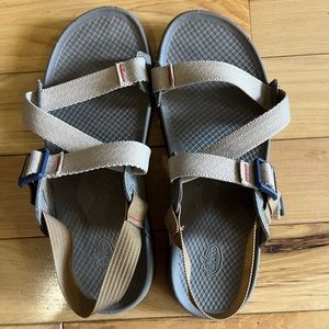 LIKE NEW Chaco lowdown sandals, size 8, cream and brown